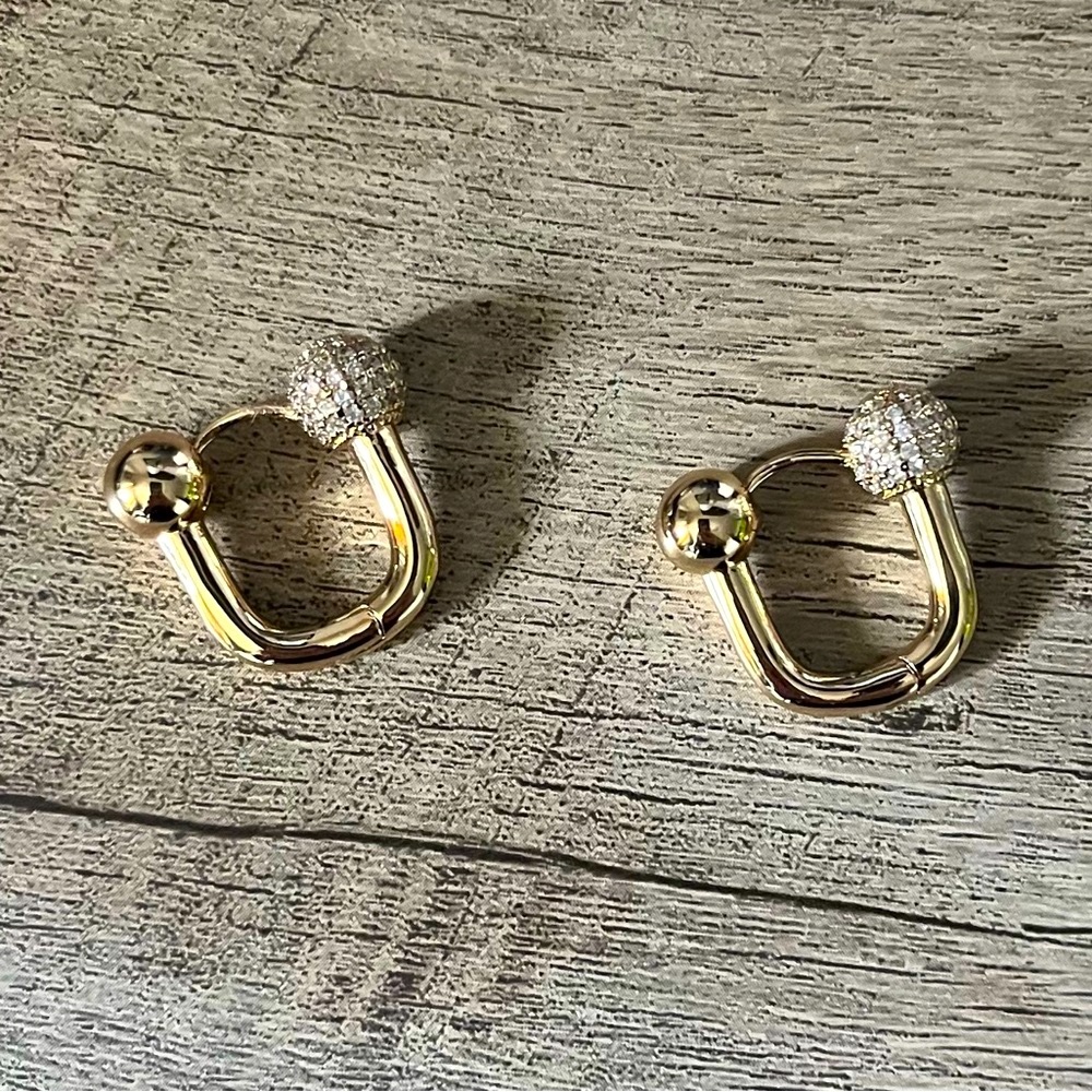 🎀Gold Tone and crystal U Hoop Earrings. Like Brand New.